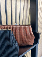 Leoni Clutch - 5 Colours