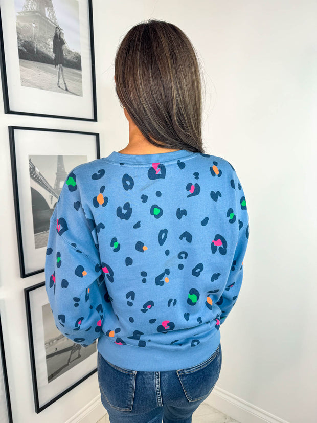 Eadie Relaxed Sweatshirt - Blue Colour Pop Leopard