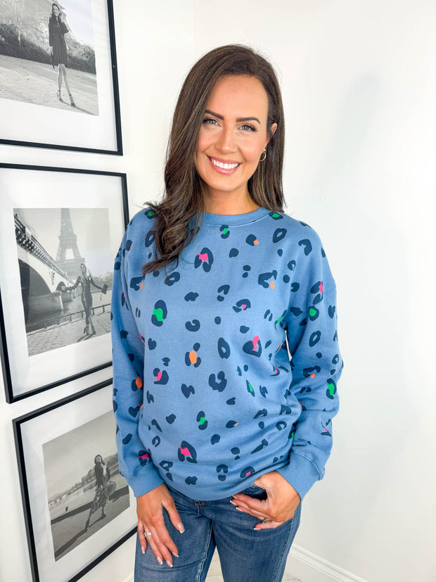 Eadie Relaxed Sweatshirt - Blue Colour Pop Leopard